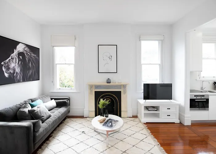 Cosy Nook In Inner-City Victorian Mansion